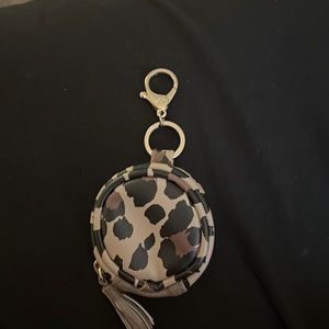Itzy Ritzy leopard charm pod keychain